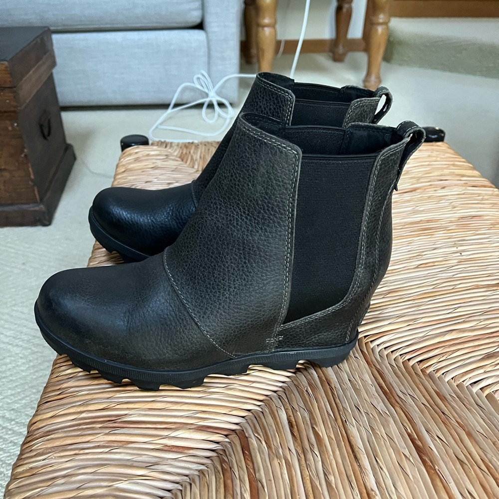 Sorel Black Joan of Arctic Wedge Boots Size 8.5 - Picture 3 of 6